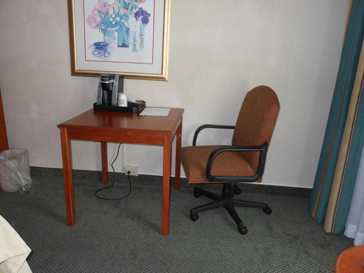 Holiday Inn South Burlington, An Ihg Hotel Экстерьер фото